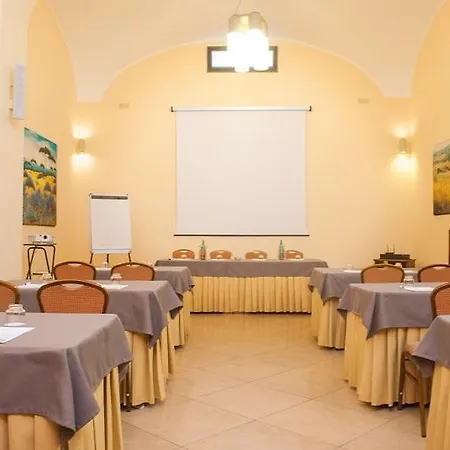 Le Cheminee Business Hotel 4*