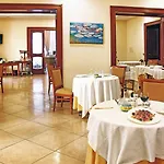 Le Cheminée Business Hotel 4*