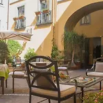 Le Cheminée Business Hotel