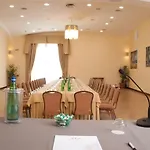 Le Cheminée Business Hotel