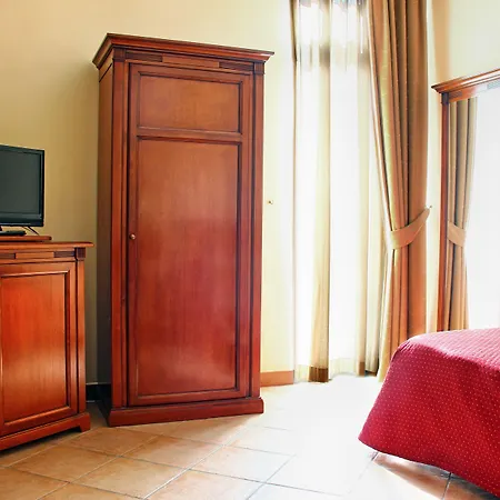 Le Cheminee Business Hotel 4*