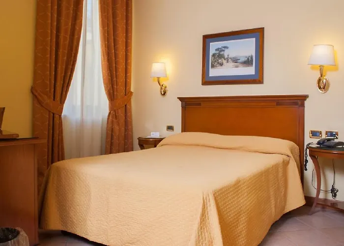 لي شيميني بزنس فندق نابولي