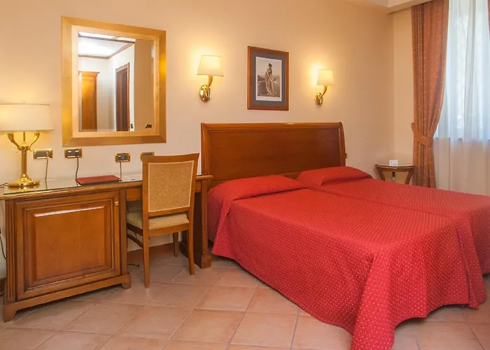 فندق لي شيميني بزنس نابولي